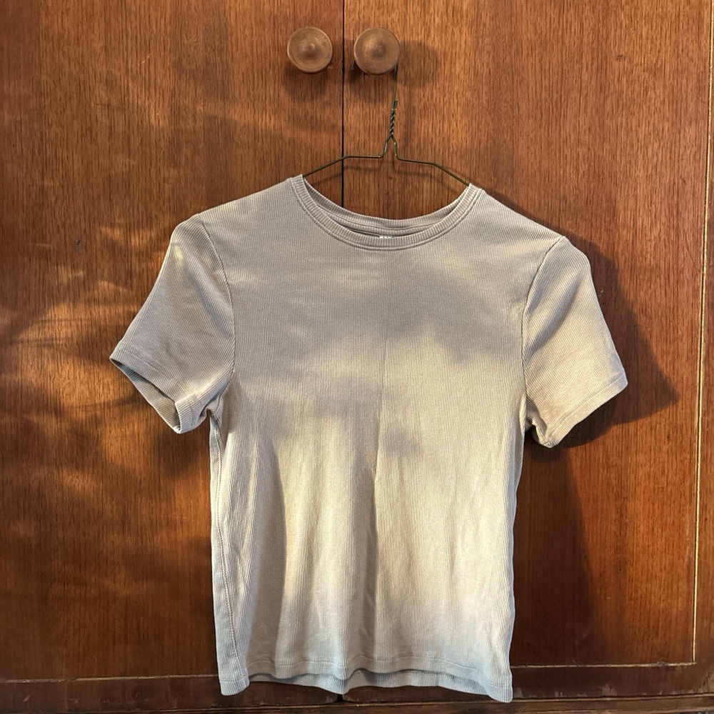 h&m earthy brown fitted top 🐻